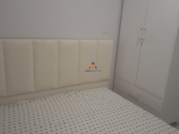Tirane, jepet me qera apartament 1+1+Ballkon Kati 1, 60 m² 600 € (PRANE MONDIALIT,21 DHJETORI)