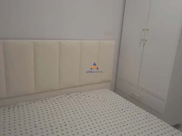 Tirane, jepet me qera apartament 1+1+Ballkon Kati 1, 60 m² 600 € (PRANE MONDIALIT,21 DHJETORI)