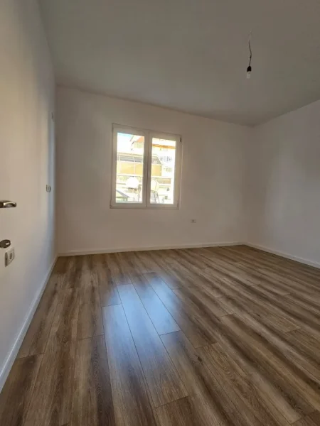 Tirane, shitet apartament 2+1+Aneks+Ballkon Kati 5, 66 m² 173.000 € (rruga e durresit)