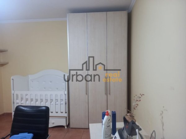 Tirane, jepet me qera apartament 2+1+Ballkon Kati 2, 80 m² 650 € (Rruga Muhamet Gjollesha)