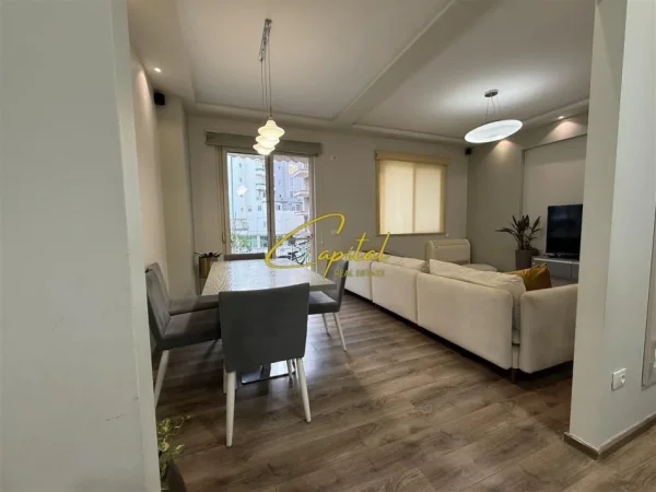 Tirane, jepet me qera apartament 2+1 Kati 3, 90 m² 700 € (KOPSHTI BOTANIK)