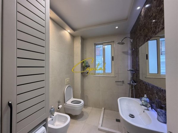 Tirane, jepet me qera apartament 2+1 Kati 3, 90 m² 700 € (KOPSHTI BOTANIK)