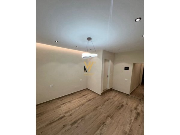 Tirane, jepet me qera zyre Kati 1, 30 m² 650 € (MYSLYM SHYRI)