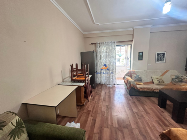 Tirane, jepet me qera apartament 2+1+Ballkon Kati 2, 115 m² 600 € (DON BOSKO, PRANE HOTEL FERRARI)