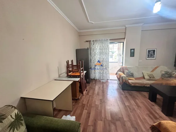 Tirane, jepet me qera apartament 2+1+Ballkon Kati 2, 115 m² 600 € (DON BOSKO, PRANE HOTEL FERRARI)