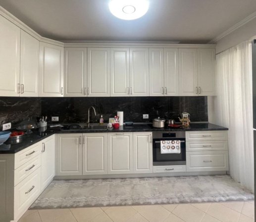 Tirane, jepet me qera apartament 2+1 Kati 4, 113 m² 1.000 € (Rruga Isa Boletini, Qendër, Tiranë, TT 1941)