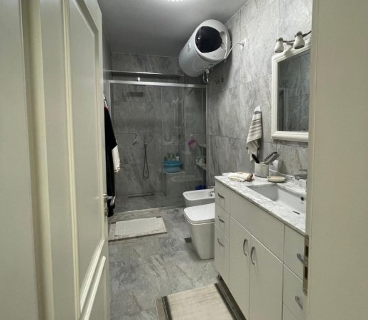 Tirane, jepet me qera apartament 2+1 Kati 4, 113 m² 1.000 € (Rruga Isa Boletini, Qendër, Tiranë, TT 1941)