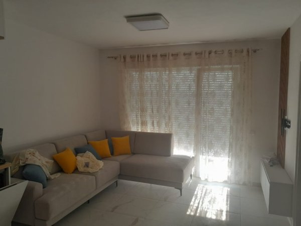 Tirane, jap me qera apartament 2+1+Aneks+Ballkon Kati 4, 90 m² 500 € (Kompleksi Univers City)