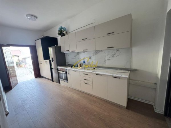 Tirane, jepet me qera apartament 1+1 Kati 1, 78 m² 450 € (KOMUNA E PARISIT)