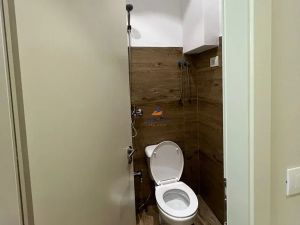 Tirane, jepet me qera Kati 1, 30 m² 650 € (PRANE DREJTORISE SE POLICISE,MYSLYM SHYRI)