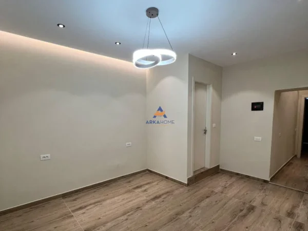 Tirane, jepet me qera Kati 1, 30 m² 650 € (PRANE DREJTORISE SE POLICISE,MYSLYM SHYRI)