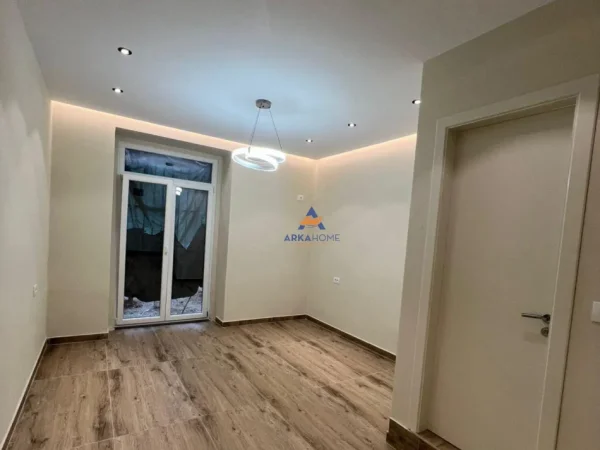 Tirane, jepet me qera Kati 1, 30 m² 650 € (PRANE DREJTORISE SE POLICISE,MYSLYM SHYRI)