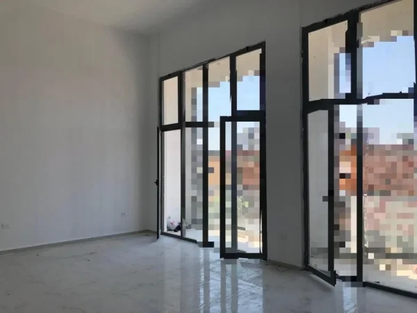 Tirane, jepet me qera ambjent biznesi Kati 1, 88 m² 700 € (Rruga Xhanfize Keko)