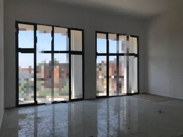 Tirane, jepet me qera ambjent biznesi Kati 1, 88 m² 700 € (Rruga Xhanfize Keko)