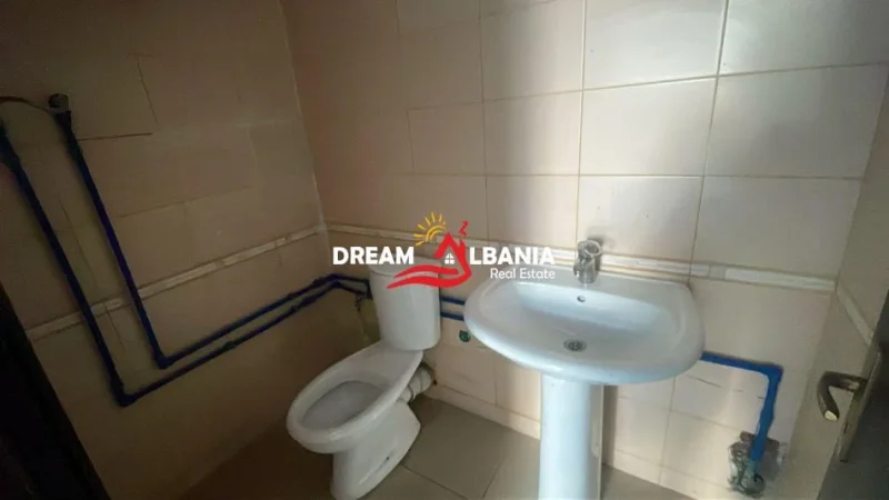 Tirane, jepet me qera dyqan Kati 1, 62 m² 500 € (Astir)