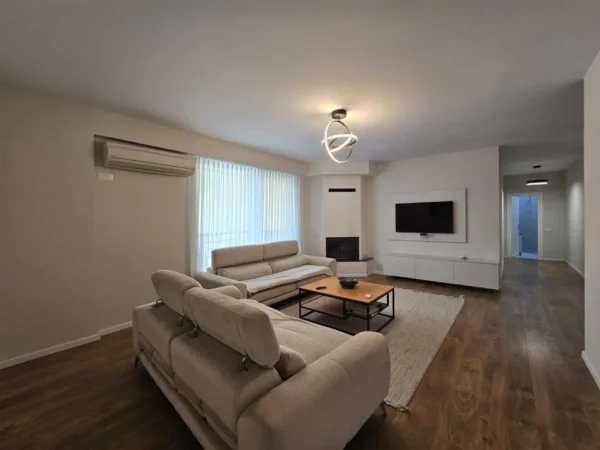 Tirane, jepet me qera apartament 3+1+Ballkon Kati 6, 180 m² 1.000 € (Rruga 5 Maji)