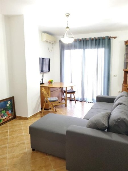 Tirane, jepet me qera apartament 2+1+Ballkon Kati 7, 60 m² 550 € (Rruga Mine Peza)