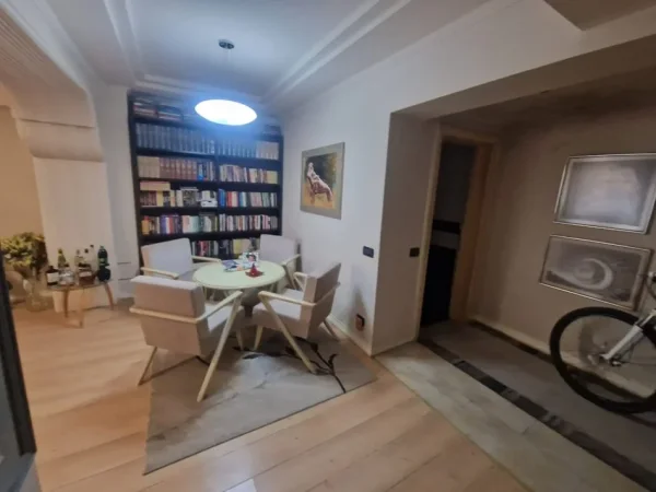 Tirane, shitet apartament 2+1+Aneks+Ballkon Kati 2, 130 m² 400.000 € 