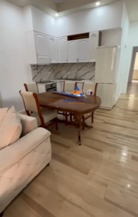 Tirane, jepet me qera apartament 1+1+Ballkon Kati 1, 70 m² 400 € (RRUGA RRAPO HEKALI,MBIKALIMI KRISTALIT)