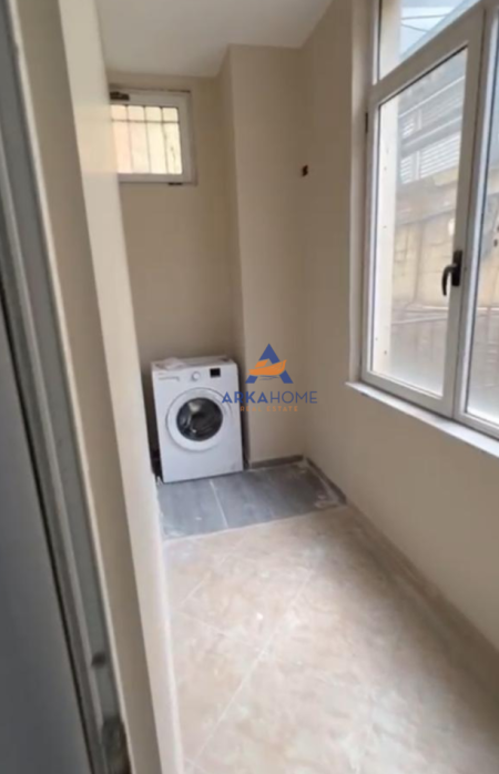Tirane, jepet me qera apartament 1+1+Ballkon Kati 1, 70 m² 400 € (RRUGA RRAPO HEKALI,MBIKALIMI KRISTALIT)