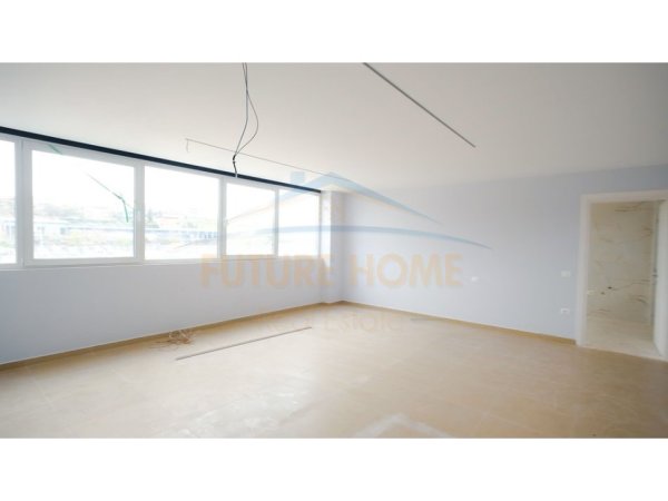 Tirane, jepet me qera magazine Kati 0, 3.911 m² 14.000 € 