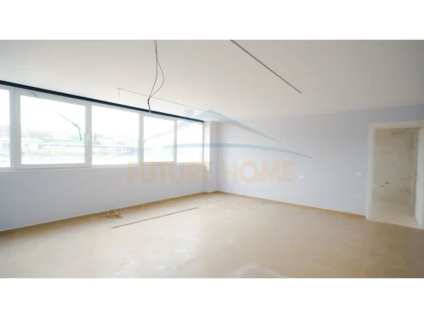 Tirane, jepet me qera magazine Kati 0, 3.911 m² 14.000 € 