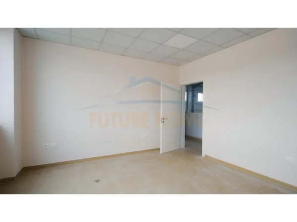 Tirane, jepet me qera magazine Kati 0, 3.911 m² 14.000 € 