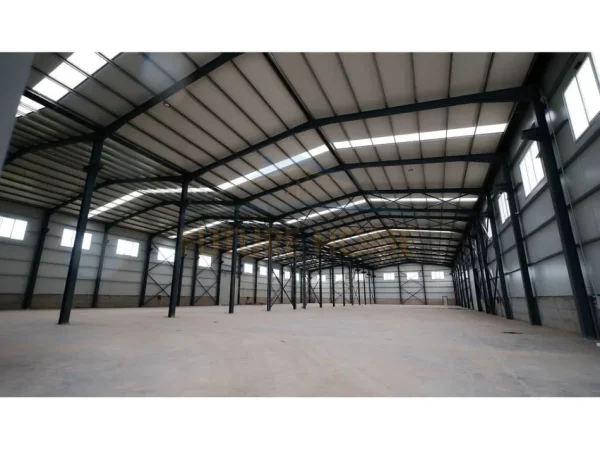 Tirane, jepet me qera magazine Kati 0, 3.911 m² 14.000 € 