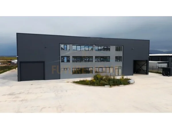 Tirane, jepet me qera magazine Kati 0, 3.911 m² 14.000 € 