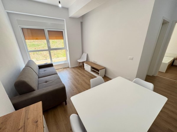 Tirane, jepet me qera apartament 1+1 Kati 1, 56 m² 400 € (Rezidenca Kaimi Rruga Pasho Hysa)