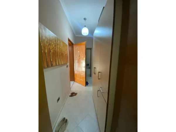 Tirane, jepet me qera apartament 1+1+Ballkon Kati 4, 50 m² 550 € 