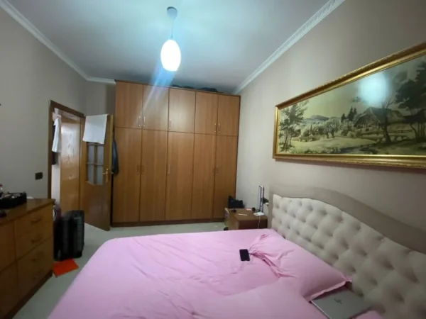 Tirane, jepet me qera apartament 1+1+Ballkon Kati 4, 50 m² 550 € 
