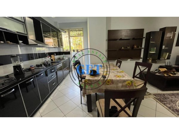 Durres, jepet me qera apartament 2+1 Kati 1, 92 m² 350 € (Prefektura)