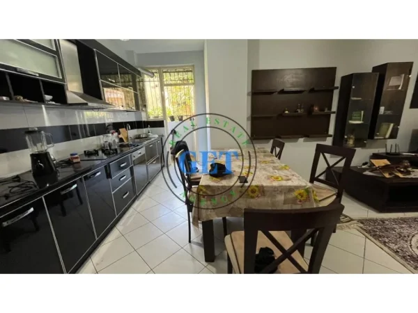 Durres, shitet apartament 2+1 Kati 1, 92 m² 105.000 € (Prefektura)