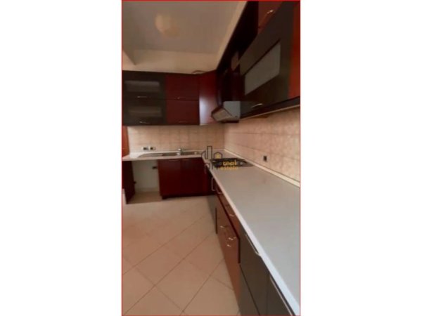 Tirane, jepet me qera apartament 2+1+Ballkon Kati 3, 110 m² 450 € (Ali Demi)