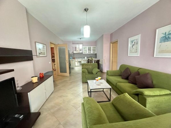 Tirane, jepet me qera 2+1 Kati 3, 108 m² 1.060 € (Rruga&quot; Milto Tutulani&quot; Tirana Albania)