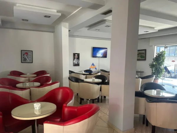 Tirane, jepet me qera ambjent biznesi Kati 0, 100 m² 1.500 € (PRANE GJYKATES ADMINISTRATIVE,TEK RRUGA DON BOSKO)