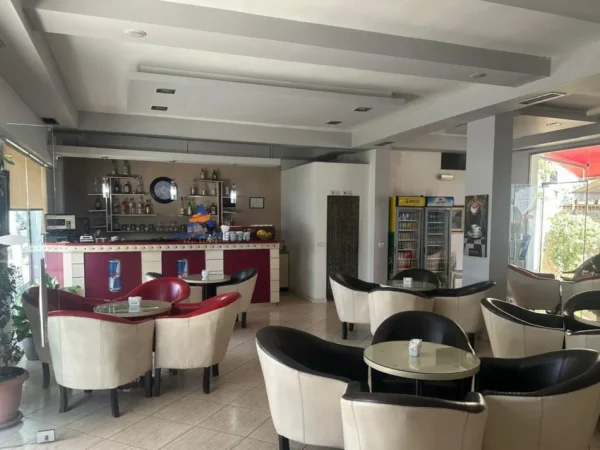 Tirane, jepet me qera ambjent biznesi Kati 0, 100 m² 1.500 € (PRANE GJYKATES ADMINISTRATIVE,TEK RRUGA DON BOSKO)