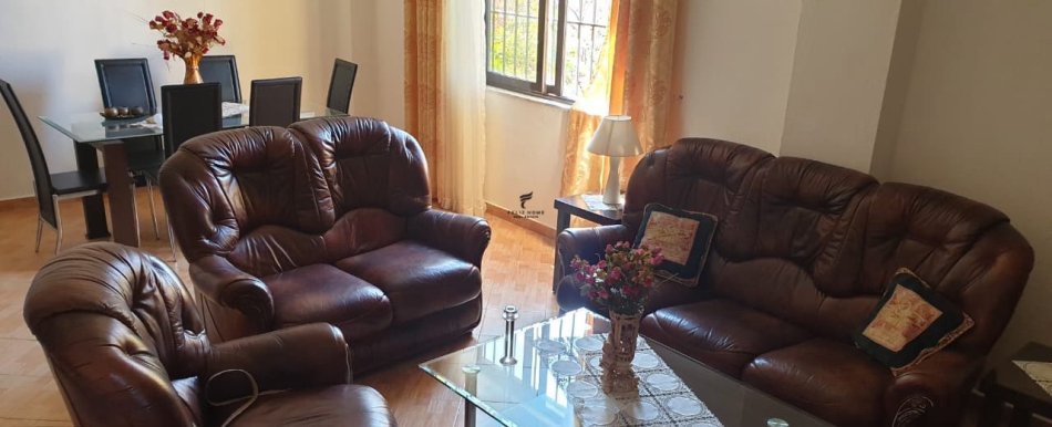 Tirane, jepet me qera apartament 2+1 Kati 1, 120 m² 450 € (ALI DEMI)