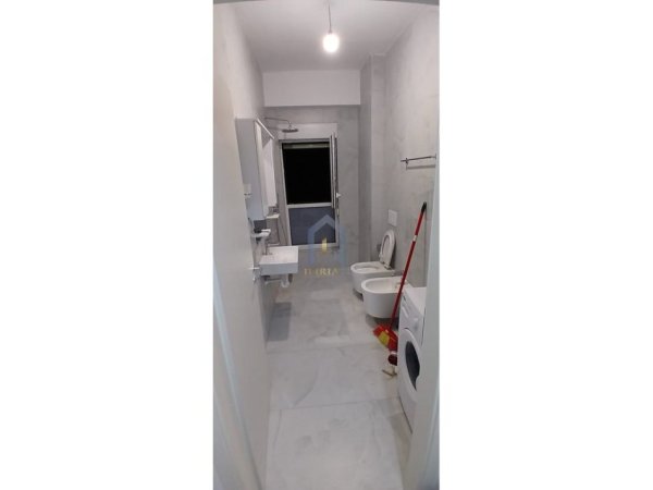 Tirane, jepet me qera apartament 1+1+Ballkon Kati 7, 65 m² 420 € 