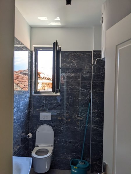 Korce, jepet me qera apartament 1+1+Ballkon Kati 2, 55 m² 250 € (Rr Veteranet)