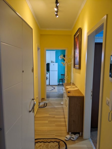 Korce, jepet me qera apartament 1+1+Ballkon Kati 2, 55 m² 250 € (Rr Veteranet)