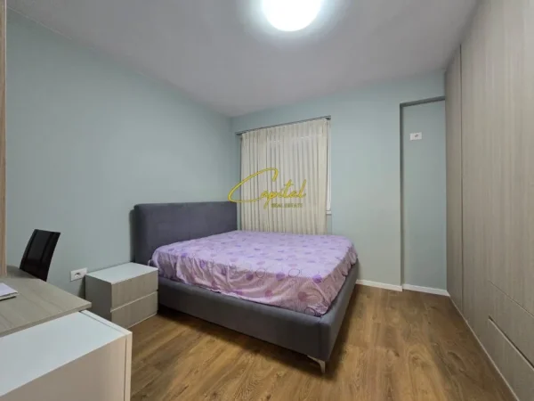 Tirane, jepet me qera apartament 3+1 Kati 6, 180 m² 1.000 € (5 MAJI)