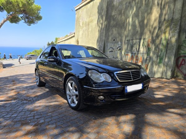 Durres, shes makine Mercedes-Benz C-Class 220/W203 Nafte, e zeze manuale Kondicioner 286.000 km 3.700 €
