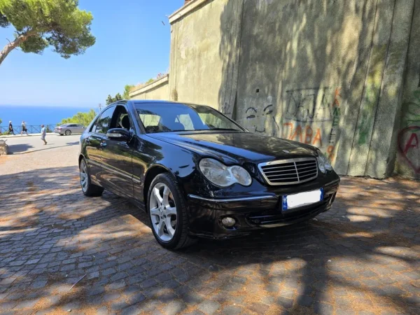 Durres, shes makine Mercedes-Benz C-Class 220/W203 Nafte, e zeze manuale Kondicioner 286.000 km 3.700 €