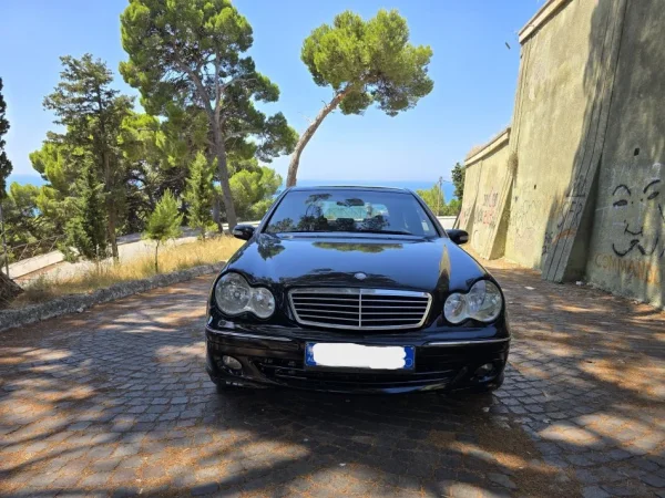 Durres, shes makine Mercedes-Benz C-Class 220/W203 Nafte, e zeze manuale Kondicioner 286.000 km 3.700 €