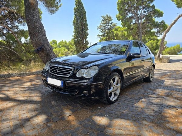 Durres, shes makine Mercedes-Benz C-Class 220/W203 Nafte, e zeze manuale Kondicioner 286.000 km 3.700 €