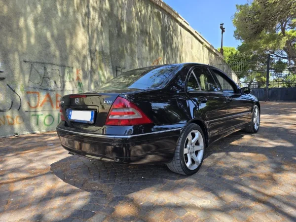 Durres, shes makine Mercedes-Benz C-Class 220/W203 Nafte, e zeze manuale Kondicioner 286.000 km 3.700 €