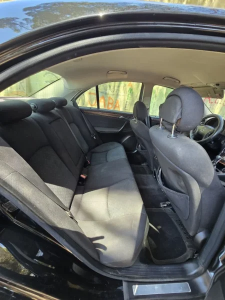 Durres, shes makine Mercedes-Benz C-Class 220/W203 Nafte, e zeze manuale Kondicioner 286.000 km 3.700 €