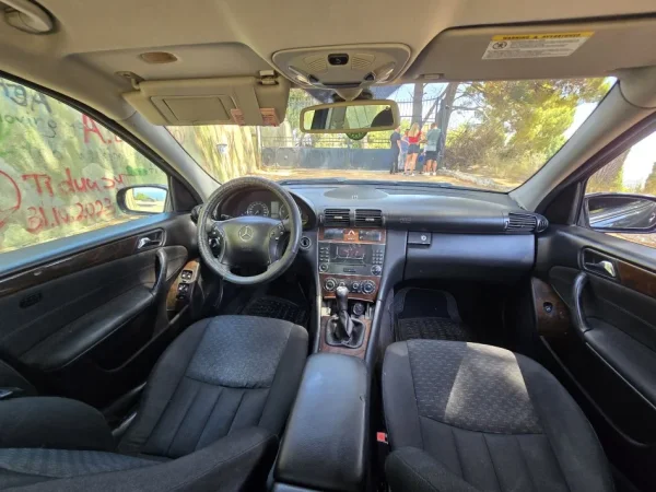 Durres, shes makine Mercedes-Benz C-Class 220/W203 Nafte, e zeze manuale Kondicioner 286.000 km 3.700 €